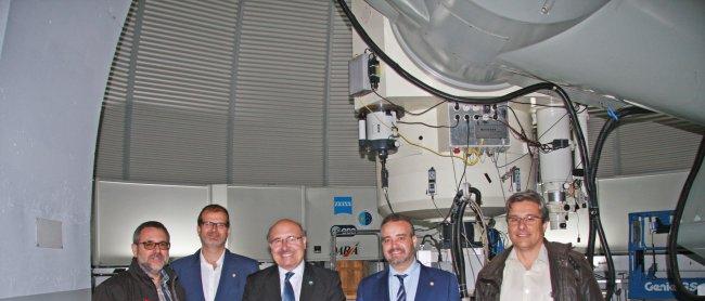 Left to right:Miquel Serra-Ricart, administrator of the Teide Observatory; José Pablo Suárez, Vice-Rector of Research of the ULPGC; Rafael Rebolo, Director of the IAC; Rafael Robaina, Rector of the ULPGC, and Juan Ruiz Alzola, Proffesor of Image Technolog