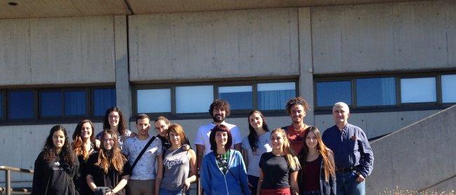 Foto del grupo de estudiantes del Máster en Astrofísica de la Universidad de La Laguna. En la imagen, de izquierda a derecha, Laura Hermosa Muñoz, Carla Arce Tord, Miriam Rodríguez Sánchez, Marta García Rivas, Eduardo A. Mantero Castañeda, Elena García Br