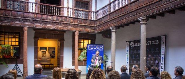 Presentación en La Palma de la exposición “FEDER, mirando el cielo”