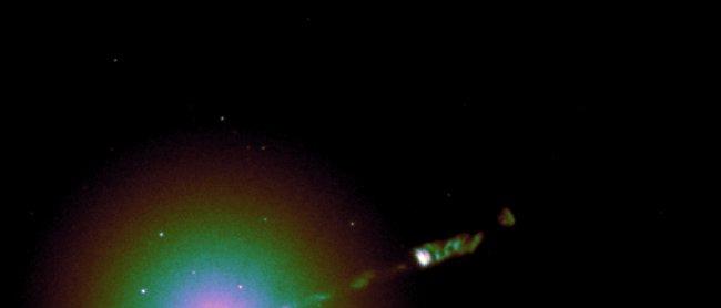 M87 image taken with WFC3 from HST (2016) with the F814W filter. Different knots can be seen along the jet, including the first HST-1 knot. Credit: ESA