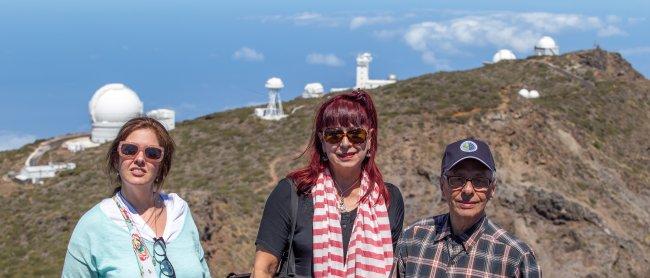 Estrellas de la literatura ‘tocan el cielo’ en el Observatorio de La Palma