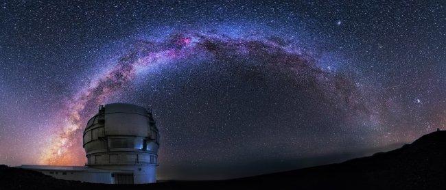 Vía Láctea sobre el Gran Telescopio Canarias. Crédito: Daniel López / IAC. 