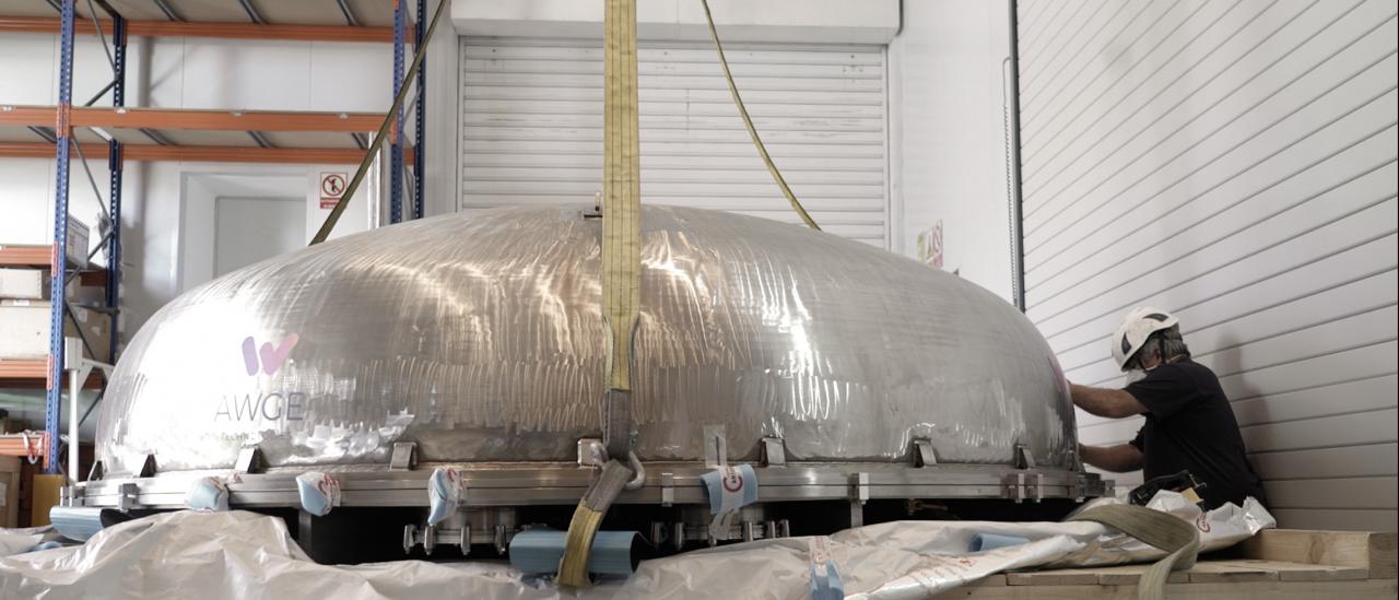 Test cryostat in the AIV room of the IAC. Credit: Inés Bonet (IAC)