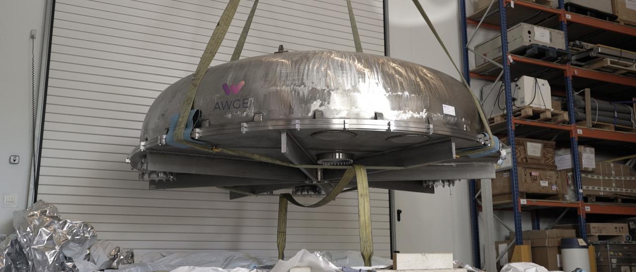 Test cryostat in the AIV room of the IAC. Credit: Inés Bonet (IAC)