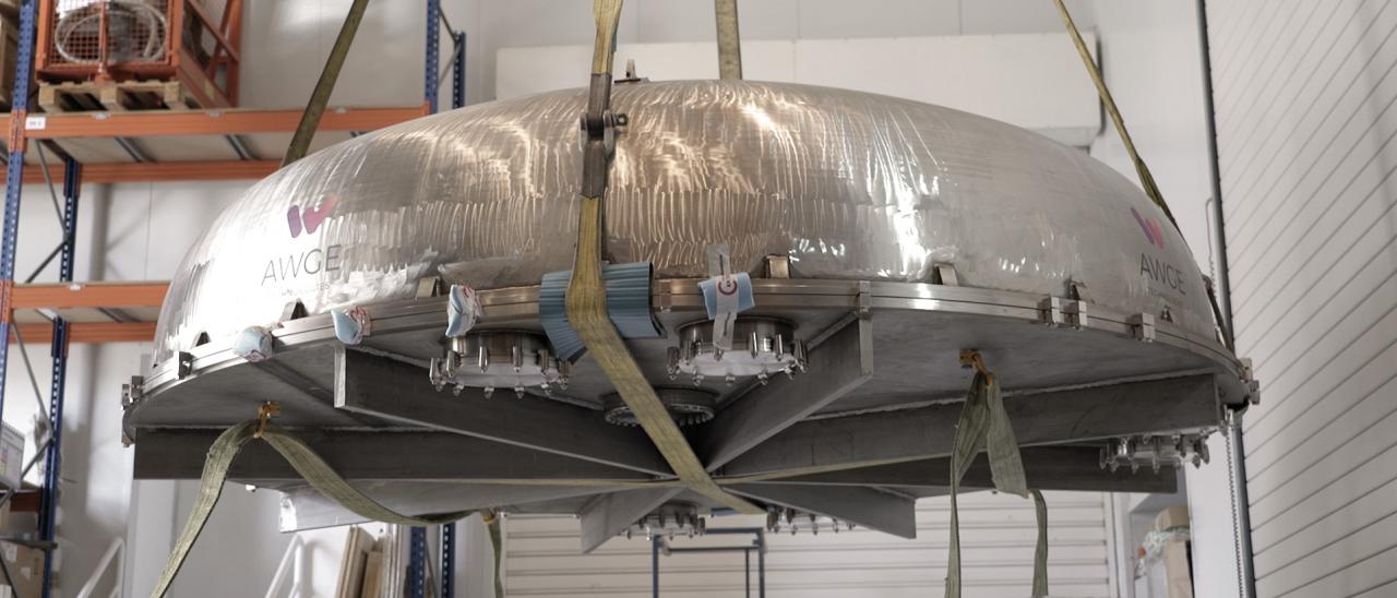 Test cryostat in the AIV room of the IAC. Credit: Inés Bonet (IAC)