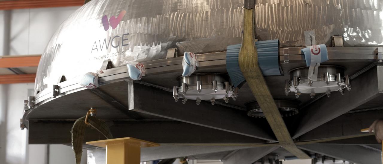 Placement of the four legs of the test cryostat in the AIV room of the IAC. Credit: Inés Bonet (IAC)