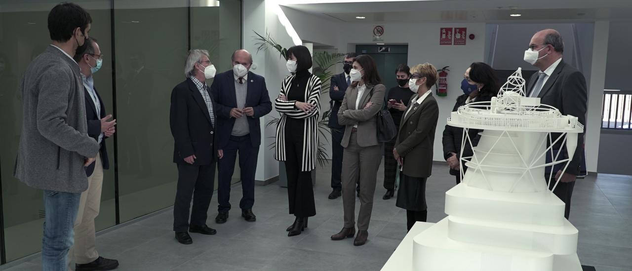 Equipo del EST durante la visita de la Ministra a las instalaciones de IACTEC