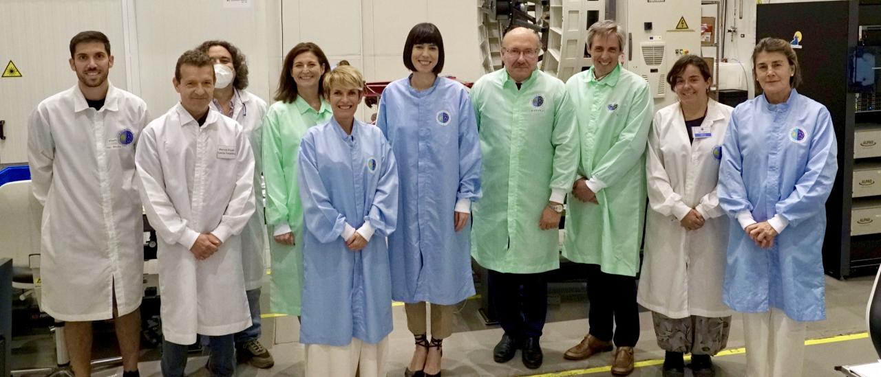 Attendees of the IAC Governing Council during their visit to the Instrumentation Area