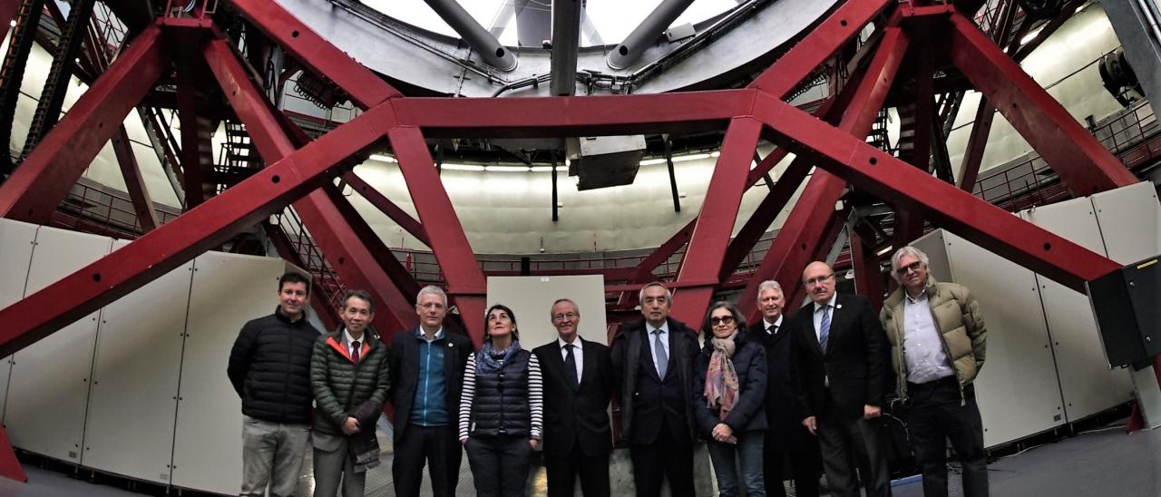 El embajador de Japón en el Observatorio del Roque de los Muchachos junto a varios acompañantes