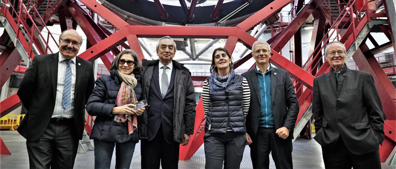 El embajador de Japón en el Observatorio del Roque de los Muchachos junto a varios acompañantes