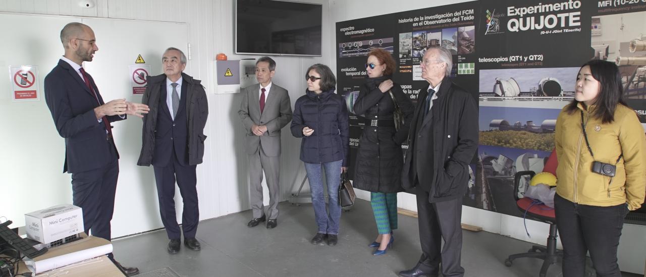 El embajador de Japón en el Observatorio del Teide junto a varios acompañantes