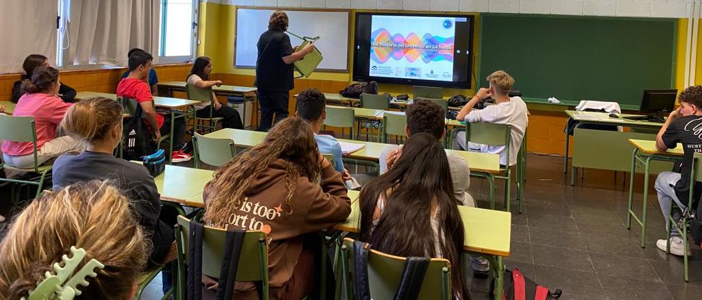 Attendees at the talk "The history of the Universe in 24 hours" at IES Prof. Martín Miranda.