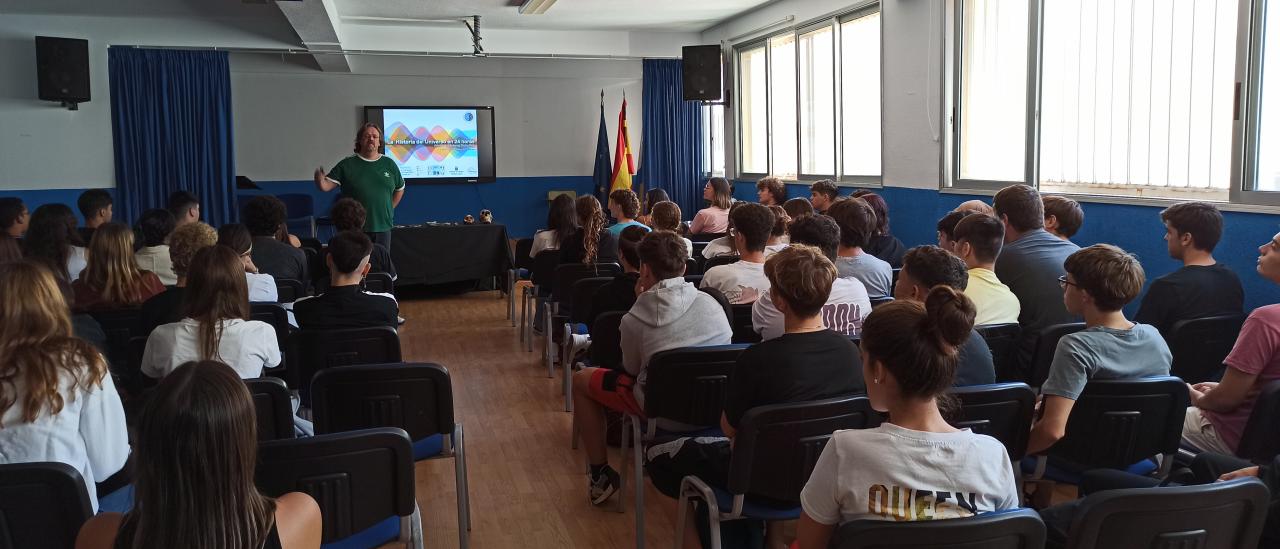 Attendees at the talk "The history of the Universe in 24 hours" at IES San Matías.