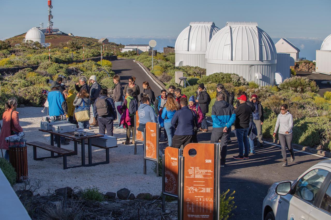 Visita de "Amigos del IAC" en el OT