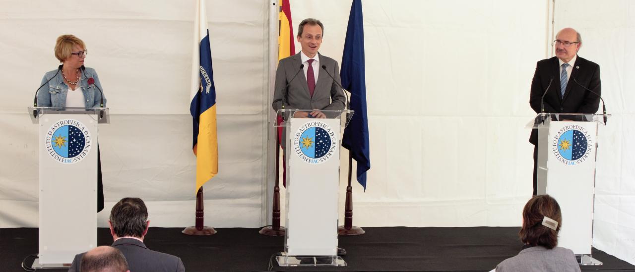 Elena Máñez, Pedro Duque and Rafael Rebolo in the Press conference after the Governing Council meeting