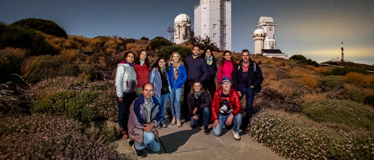 Asistentes al curso "Acércate al Cosmos" 2022 durante la noche