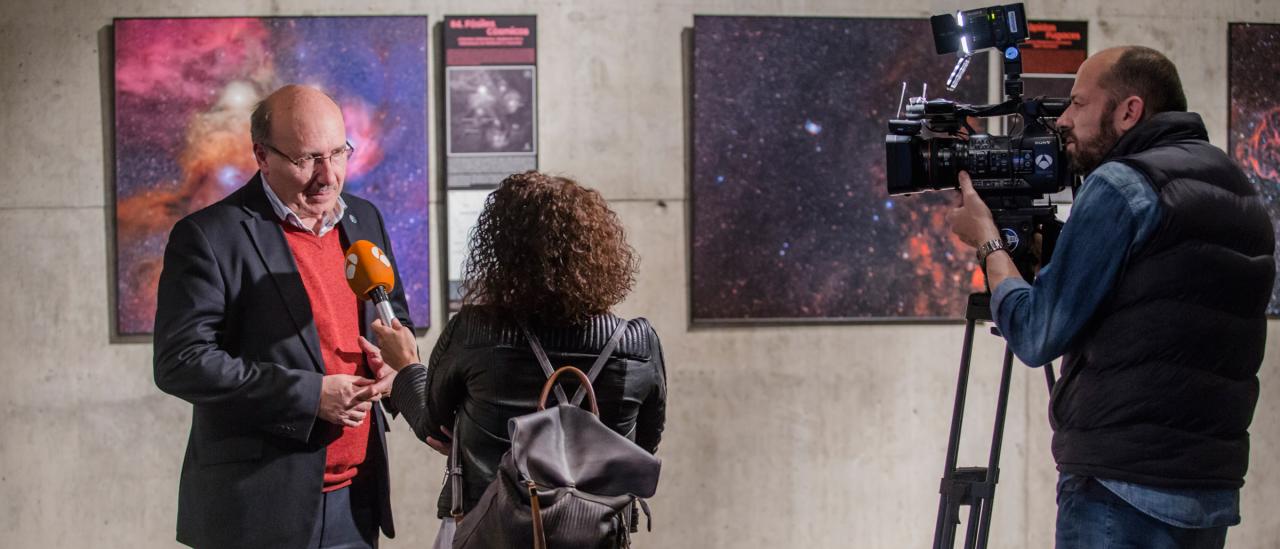 Rafael Rebolo, director of the IAC, during the presentation of the training project and the exhibition "100 Square Moons". 