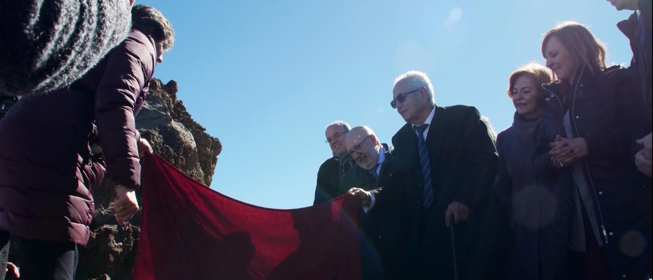 Algunos asistentes al acto de colocación de la placa y de conmemoración del 30º aniversario de la Ley del Cielo