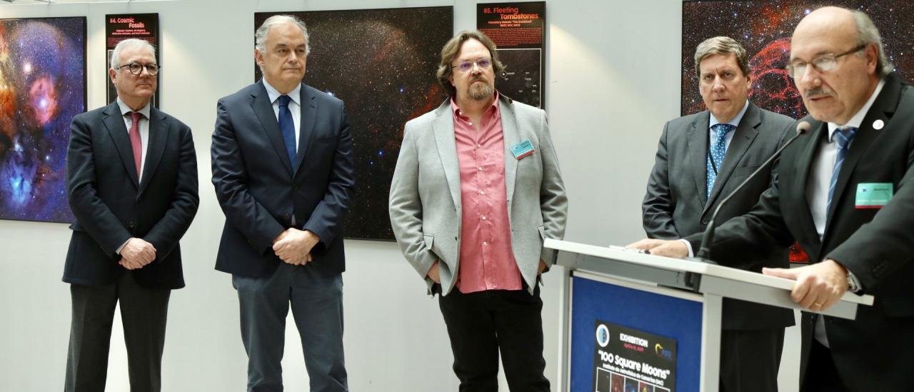 Ramón Luis Valcárcel, Esteban González Pons, Alfred Rosenberg, Gabriel Mato and Rafael Rebolo during the opening of the exhibition "100 square moons" in the European Parliment