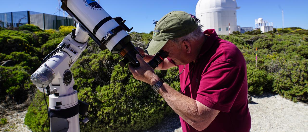 Wayne Rosing durante una observación solar en el Observatorio del Teide.