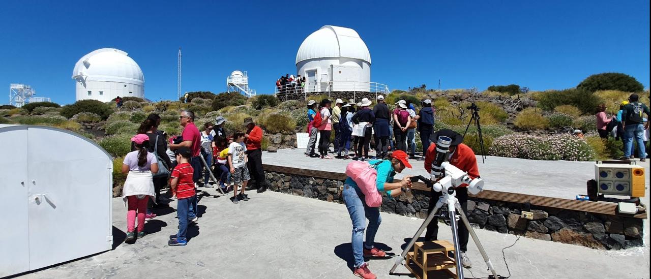 Observación solar durante las Jornadas de Puertas Abiertas 2019 en el Observatorio del Teide. Crédito: IAC. 