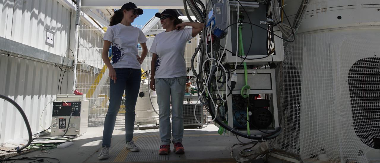 Federica Guidi (IAC) and Ángeles Pérez de Taoro (IAC) in the QUIJOTE Experiment. Credit: Tamara Muñiz Pérez (IAC). 