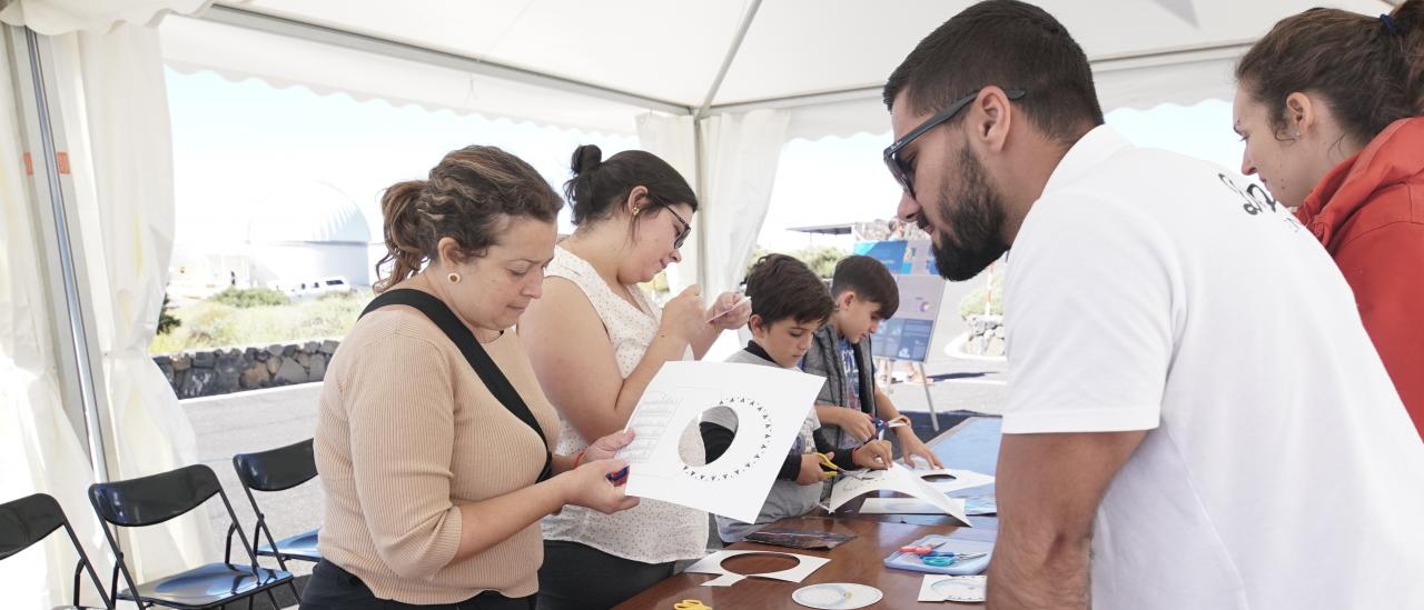 Workshop at the Teide Observatory, during the Open Doors Days 2019. Credit: Tamara Muñiz Pérez (IAC). 