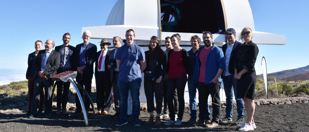 Asistentes a la inauguración del telescopio ARTEMIS en el Observatorio del Teide. 