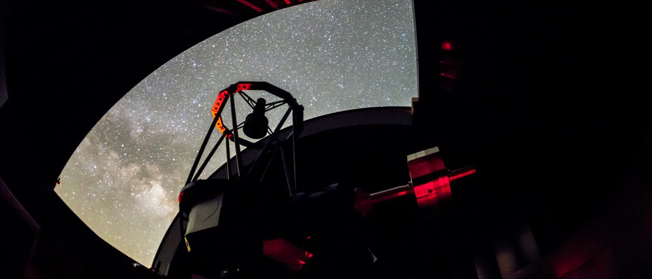 Telescopio Artemis, de la red Speculoos, desde interior de su cúpula