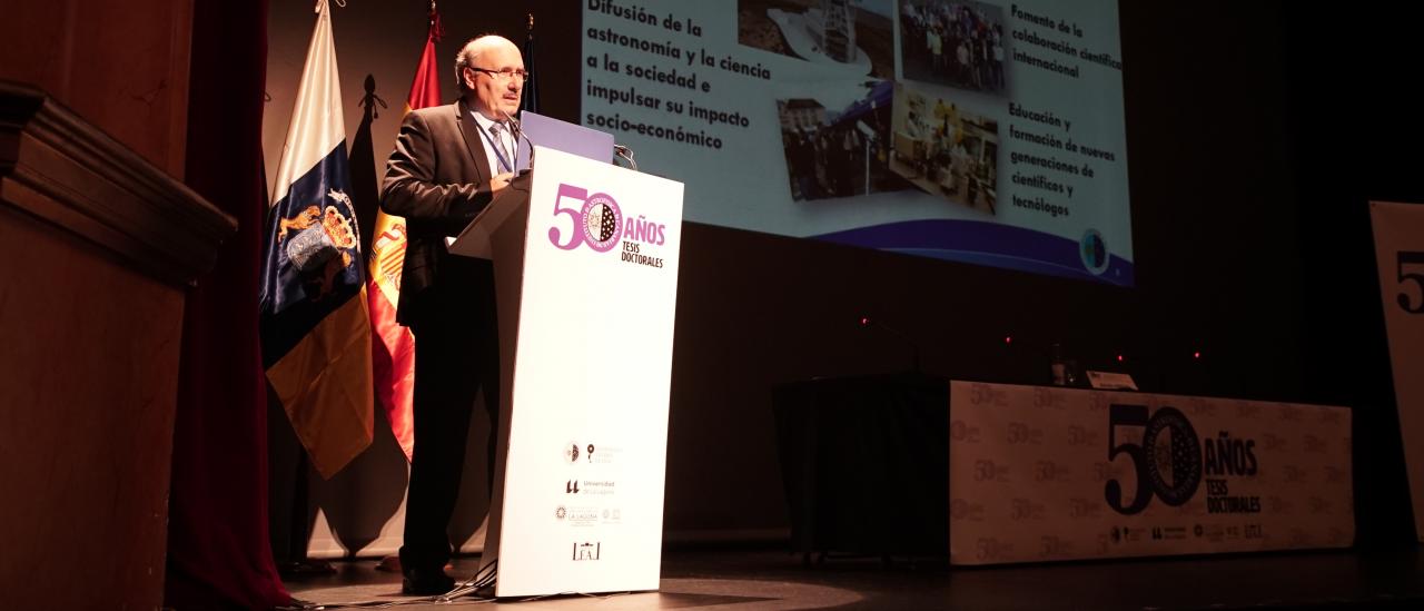 Rafael Rebolo en la inauguración del congreso "Impulsando la Astrofísica en España: 50 años de thesis doctorales en el IAC"