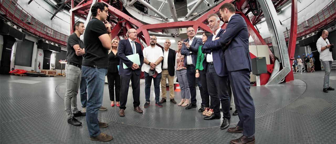 Representantes políticos de instituciones canarias visitan el Gran Telescopio Canarias (GTC) 