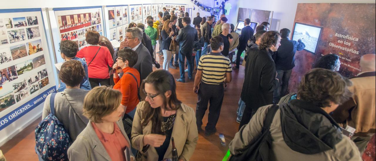 Visitors to the "Lights of the Universe" exhibition. Credits: Daniel López/IAC 