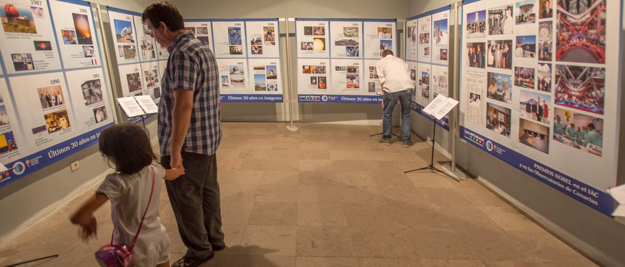 Visitors of the exhibition "Lights of the Universe".