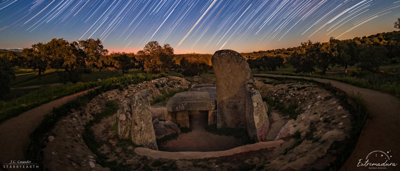 Salida del sol equinoccial (19 Marzo 2019) desde el dolmen de Lácara (La Nava de Santiago, Extremadura, España)