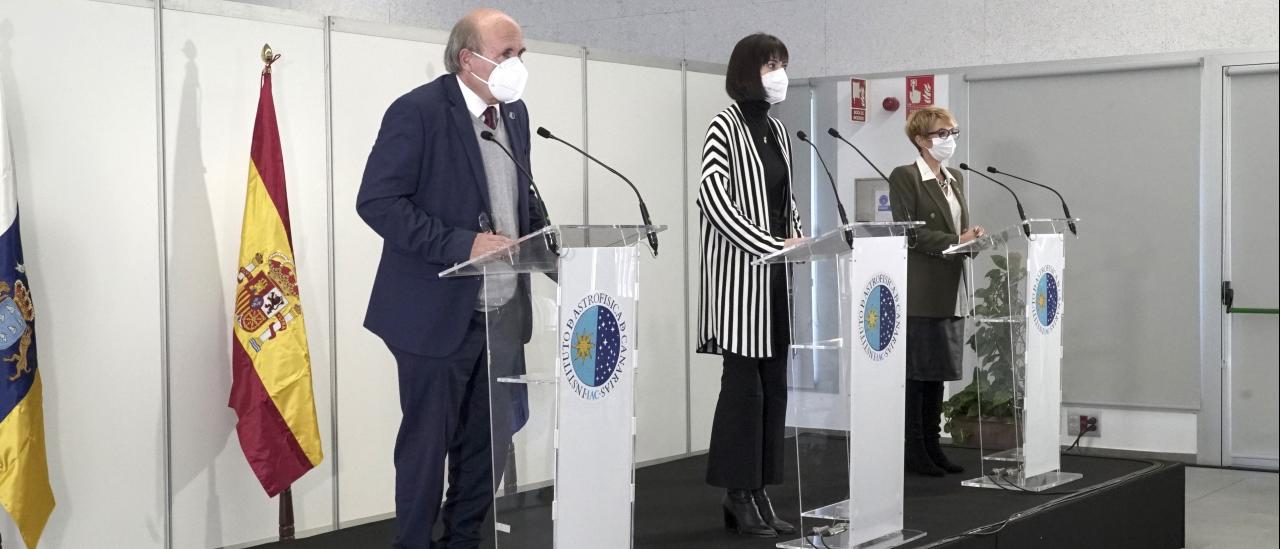 Rafael Rebolo, Diana Morant y Elena Máñez en la rueda de prensa tras el Consejo Rector del IAC 2021.