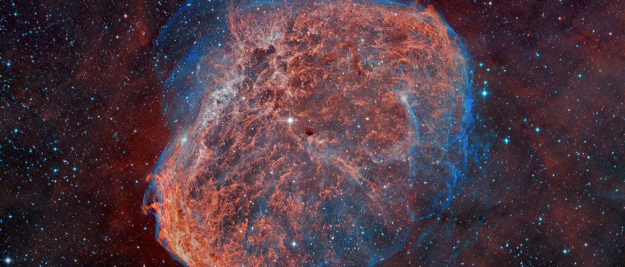 Image of the Crescent Nebula (NGC 6888), a ring nebula associated with a galactic Wolf-Rayet star, in which significant temperature variations have been observed in the gas it contains. Credit: Daniel López / IAC