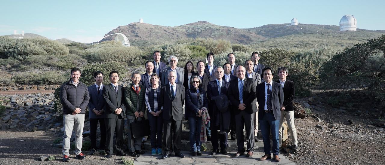 El embajador de Japón en el Observatorio del Roque de los Muchachos junto a varios acompañantes