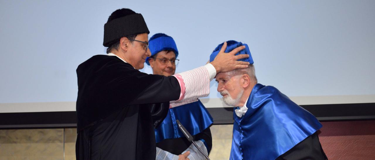 John Beckman durante el acto de investidura como Doctor Honoris Causa por la Universidad de Almería