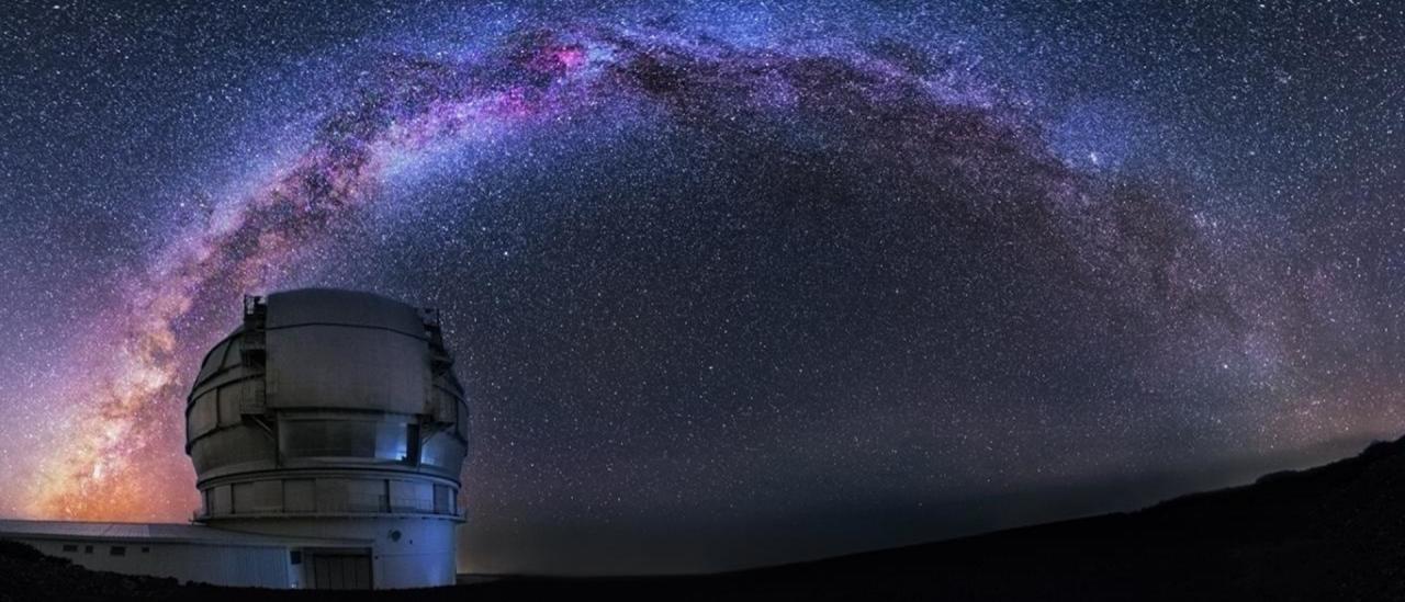 Vía Láctea sobre el Gran Telescopio Canarias