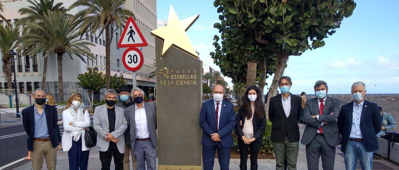 Imagen de los representantes del IAC que han acudido a la inauguración del Paseo de las Estrellas de la Ciencia de La Palma. Crédito: Aarón García Botín (IAC)