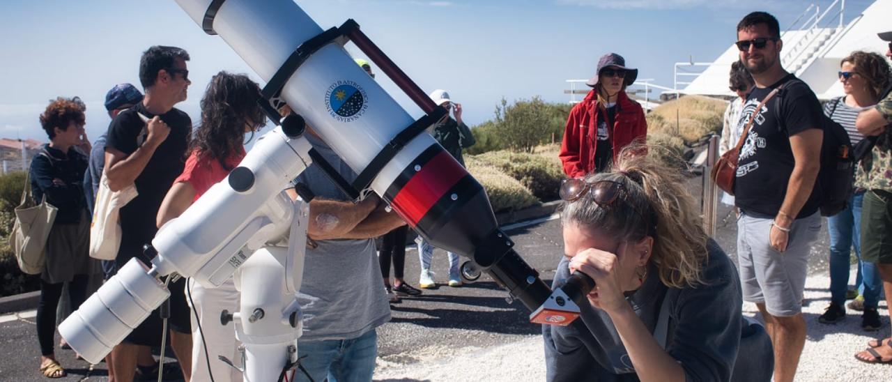 Phellowers realizando una observación solar en el Observatorio del Teide en la edición de 2024. Crédito: Alejandro Amador