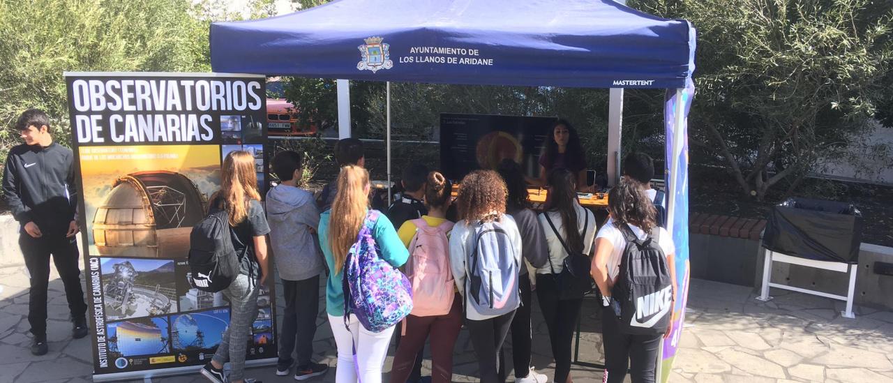 Imagen de stand durante la semana de la ciencia en La Palma