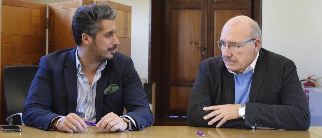 Luis Yeray Gutiérrez, el alcalde del Ayuntamiento de La Laguna, y Rafael Rebolo, director del IAC