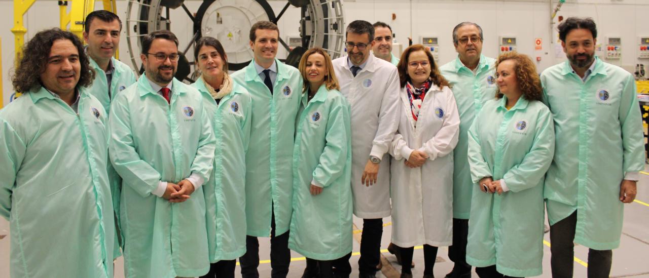 Pablo Casado junto a representantes de su partido y miembros del Comité de Dirección del Instituto de Astrofísica de Canarias. Crédito: Jorge Dóniz (IAC).