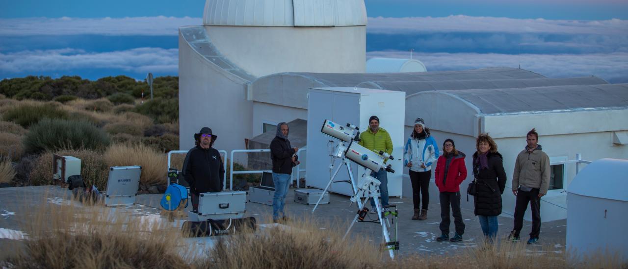 Uno de los cursos de montaje y uso de telescopios en el Observatorio del Teide