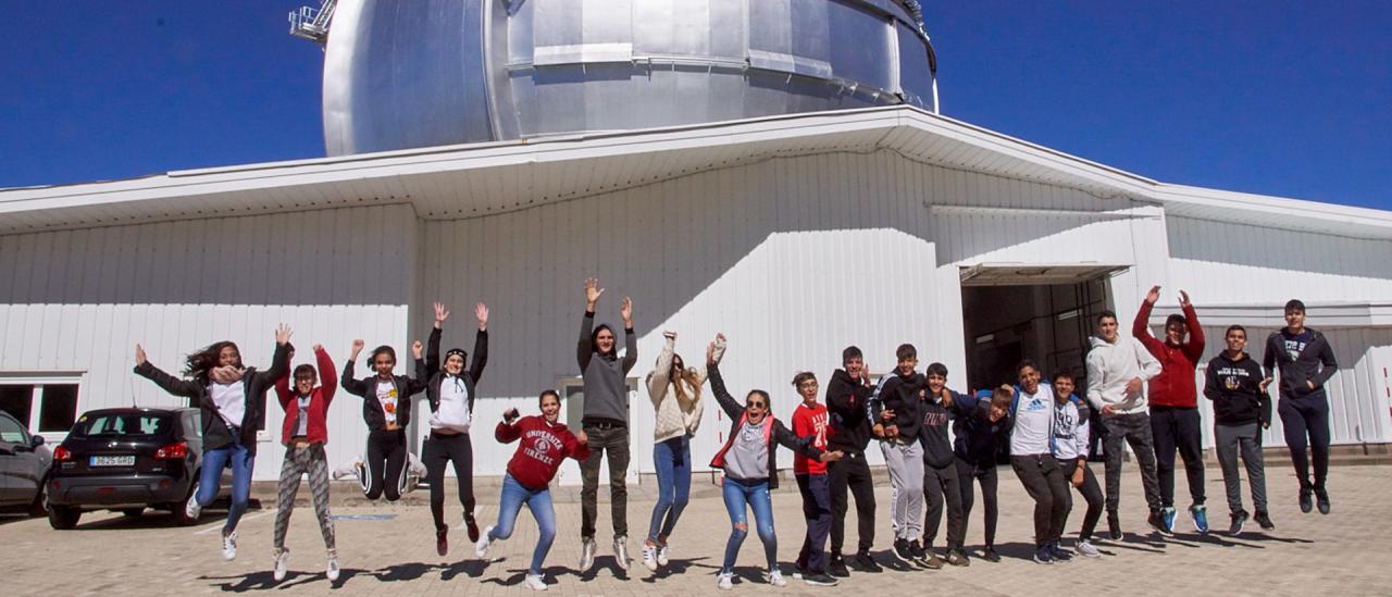 Alumnado de 4º de la ESO del Colegio Santo Domingo de Guzmán durante la visita al Gran Telescopio Canarias (GTC) del programa "Nuestros Alumnos y el ORM"