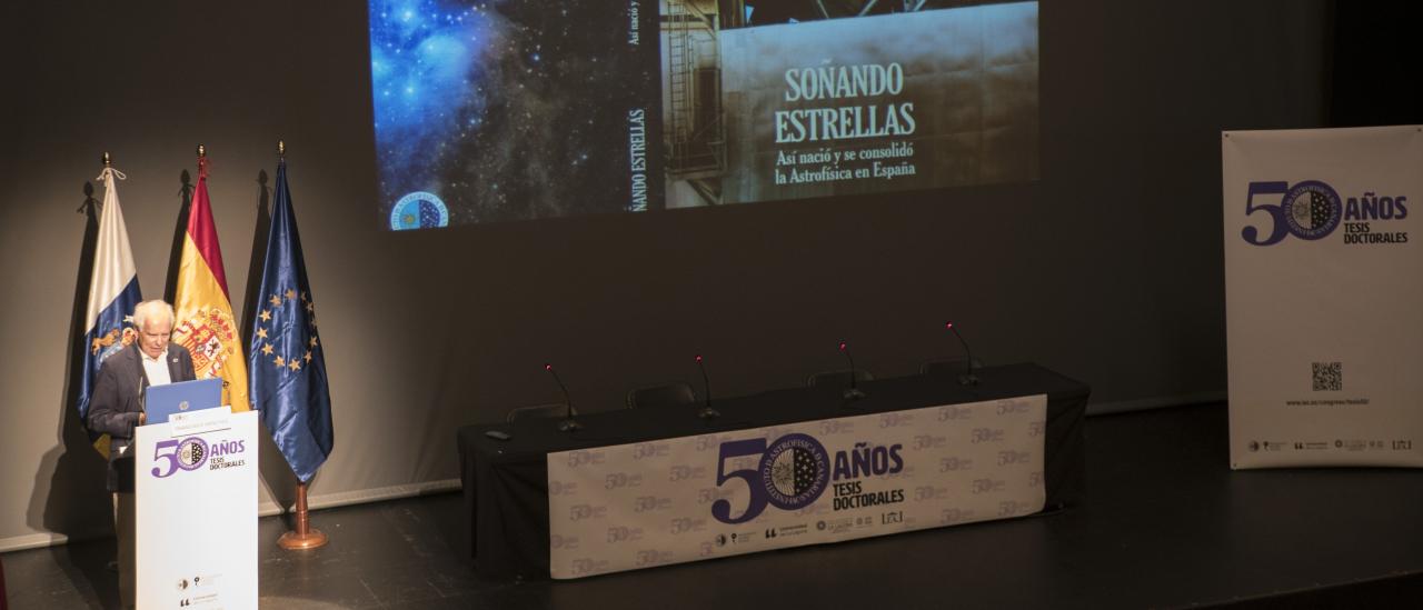 Franciso Sánchez inaugura la conferencia "50 años de tesis doctorales en el IAC"