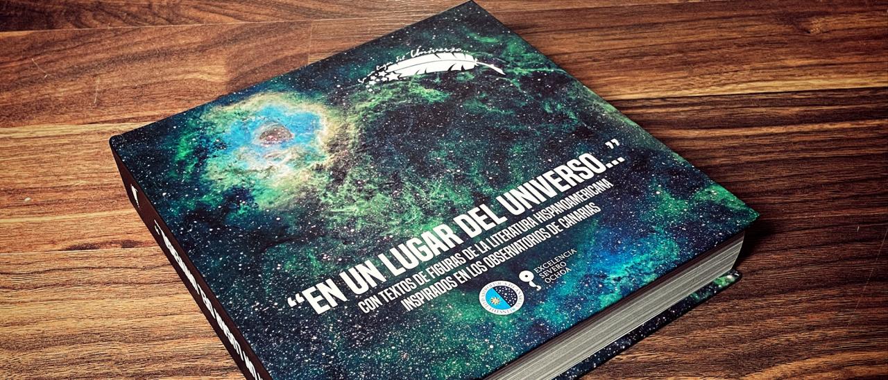 Ejemplar del libro “En un lugar del Universo…” editado por el IAC. Foto: Inés Bonet (IAC).