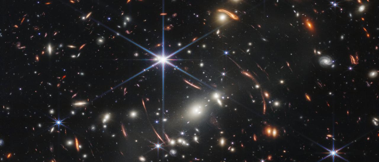 El telescopio James Webb proporciona un retrato inédito de la luz fantasmal  de cúmulos de galaxias | Instituto de Astrofísica de Canarias • IAC
