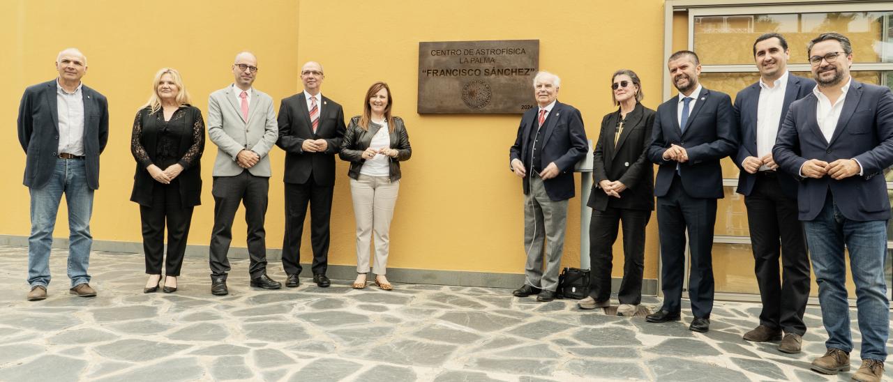 Unveiling of the plaque of the Francisco Sánchez Astrophysics Centre on La Palma,